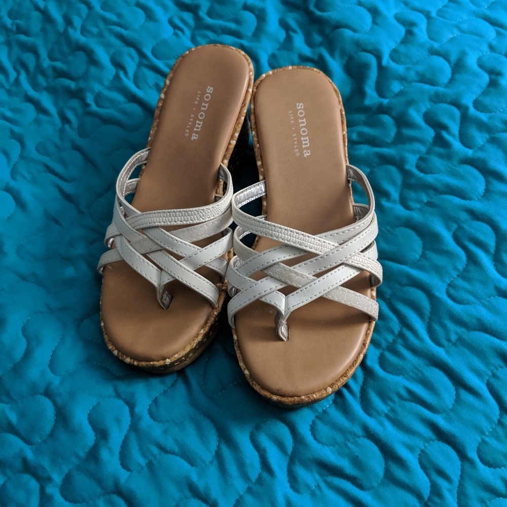 Little girl's sandals